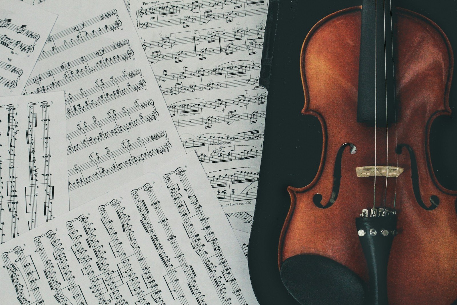 Zenei sokszínűség: Évszázadok múltán is élő dallamok és zenei stílusok
